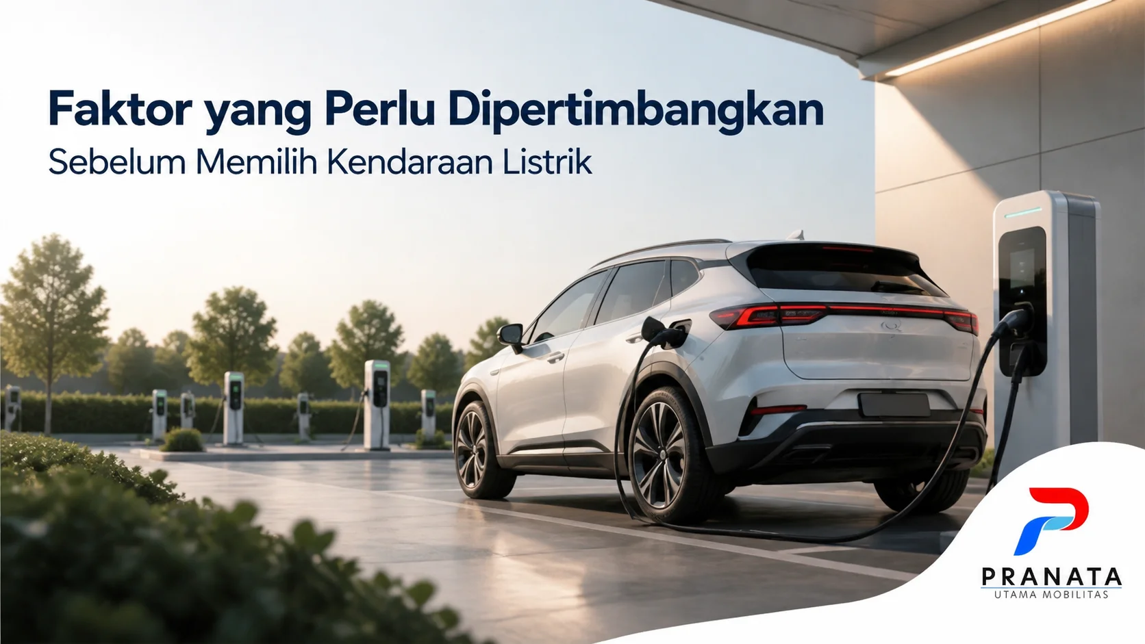 Kendaraan listrik sedang melakukan pengisian daya sebagai gambaran pertimbangan teknologi, spesifikasi, dan kebutuhan operasional