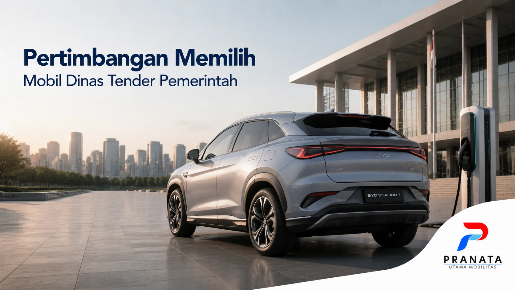 BYD Sealion 7 sebagai kendaraan listrik untuk mobilitas instansi dengan latar gedung pemerintahan dan fasilitas pengisian daya modern
